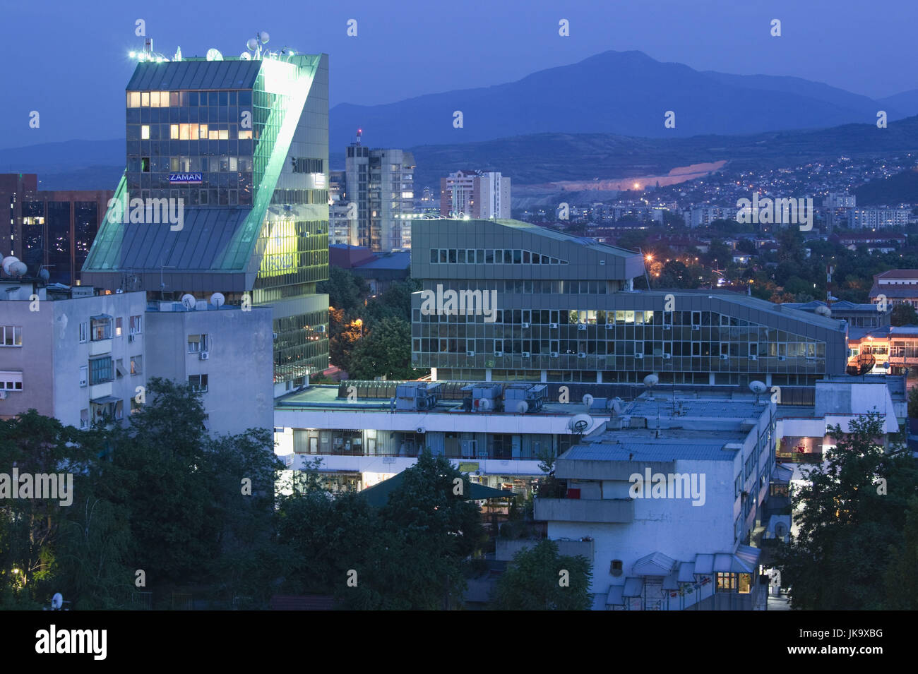Mazedonien, Skopje, Stadtzentrum, Gebäude, Architektur, moderno, Abend, Foto Stock