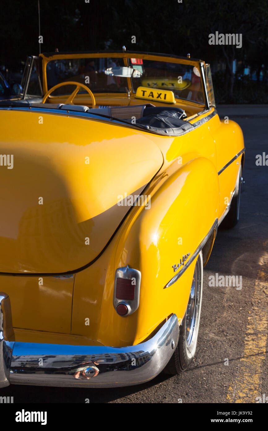 Cuba, La Habana, La Habana Vieja, dettaglio degli anni cinquanta-ser siamo auto Foto Stock