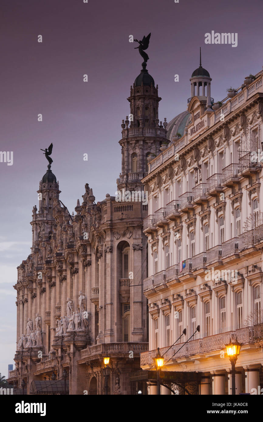 Cuba, La Habana, La Habana Vieja, Gran Teatro de la Habana e Hotel Inglaterra, alba Foto Stock