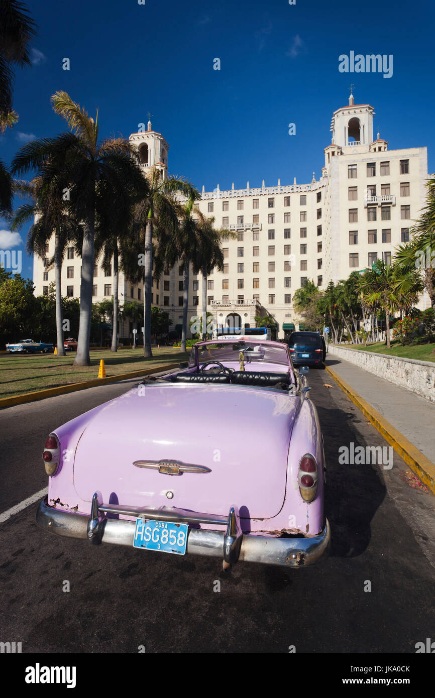 Cuba, La Habana, Vedado, Hotel Nacional e degli anni cinquanta-ser siamo auto, tardo pomeriggio Foto Stock