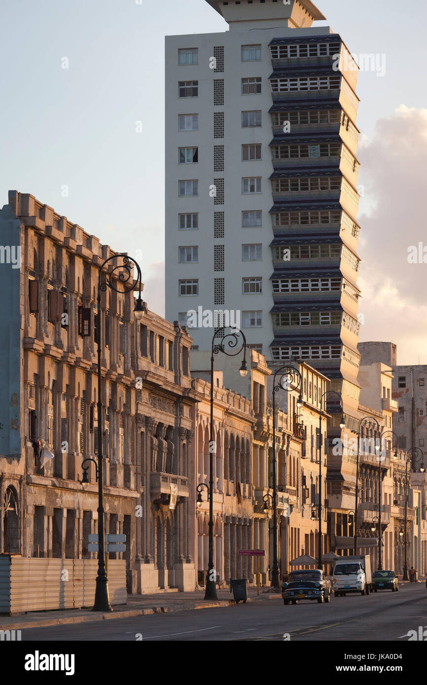 Cuba, La Habana, Vedado, tramonto lungo il Malecon Foto Stock