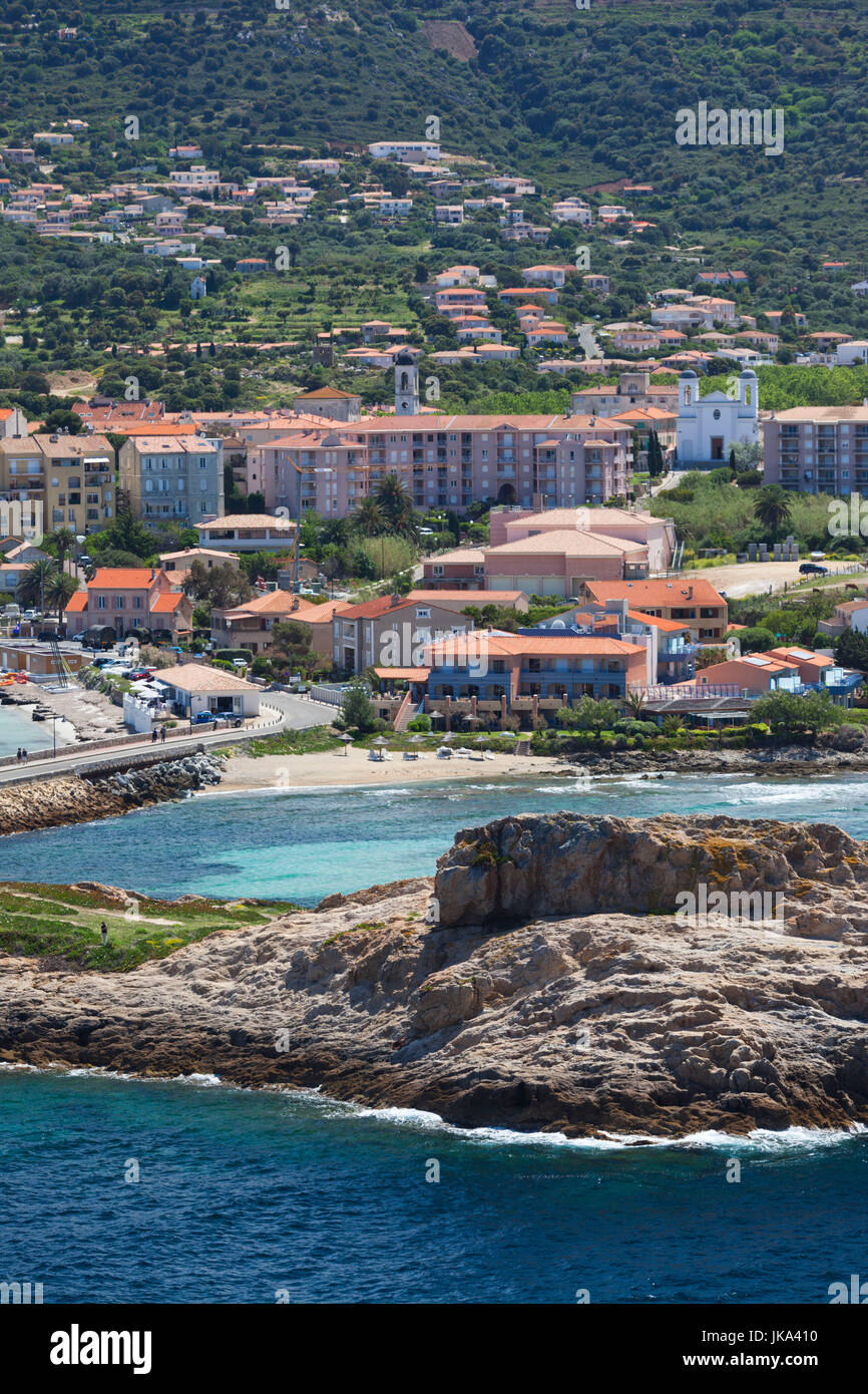 Francia, Corsica, Haute-Corse Reparto, La Balagne Ile Rousse, città vista dall'Ile de la Pietra isola Foto Stock