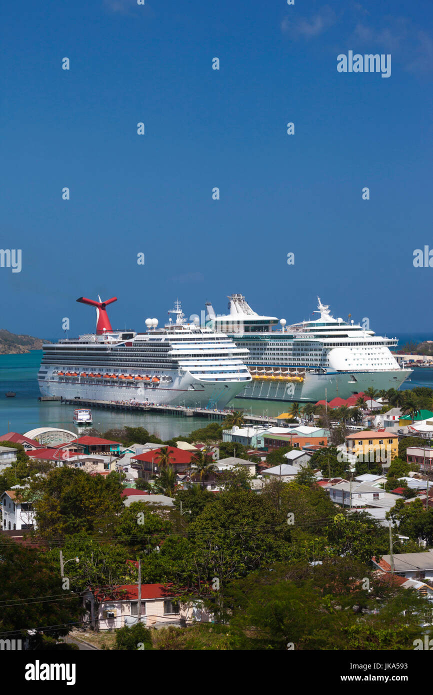 Antigua e Barbuda, Antigua, St. Johns, elevati vista città con navi da crociera presso Heritage Quay cruiseship terminal Foto Stock