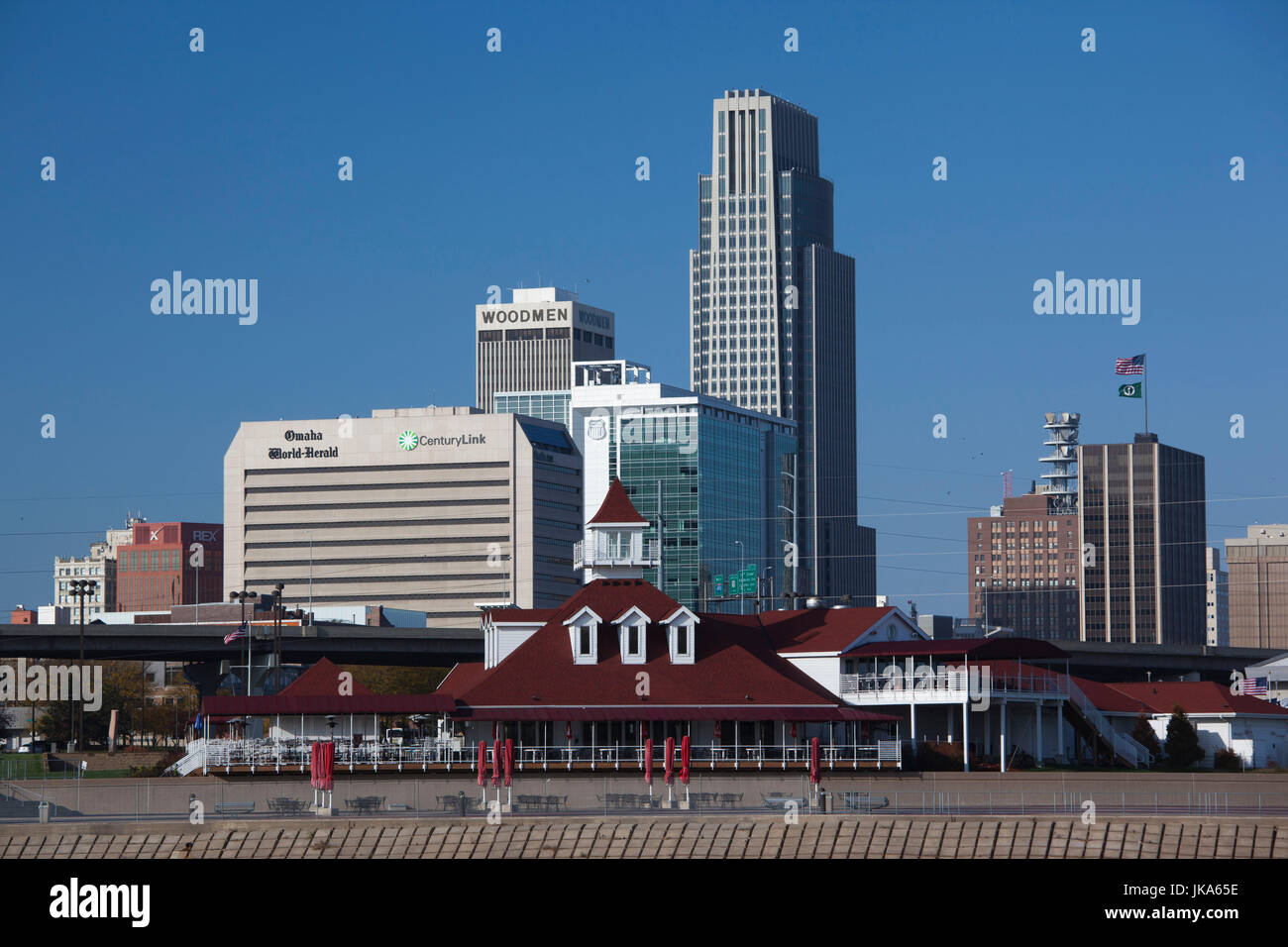 Stati Uniti d'America, Nebraska, Omaha, skyline dal fiume Missouri Foto Stock