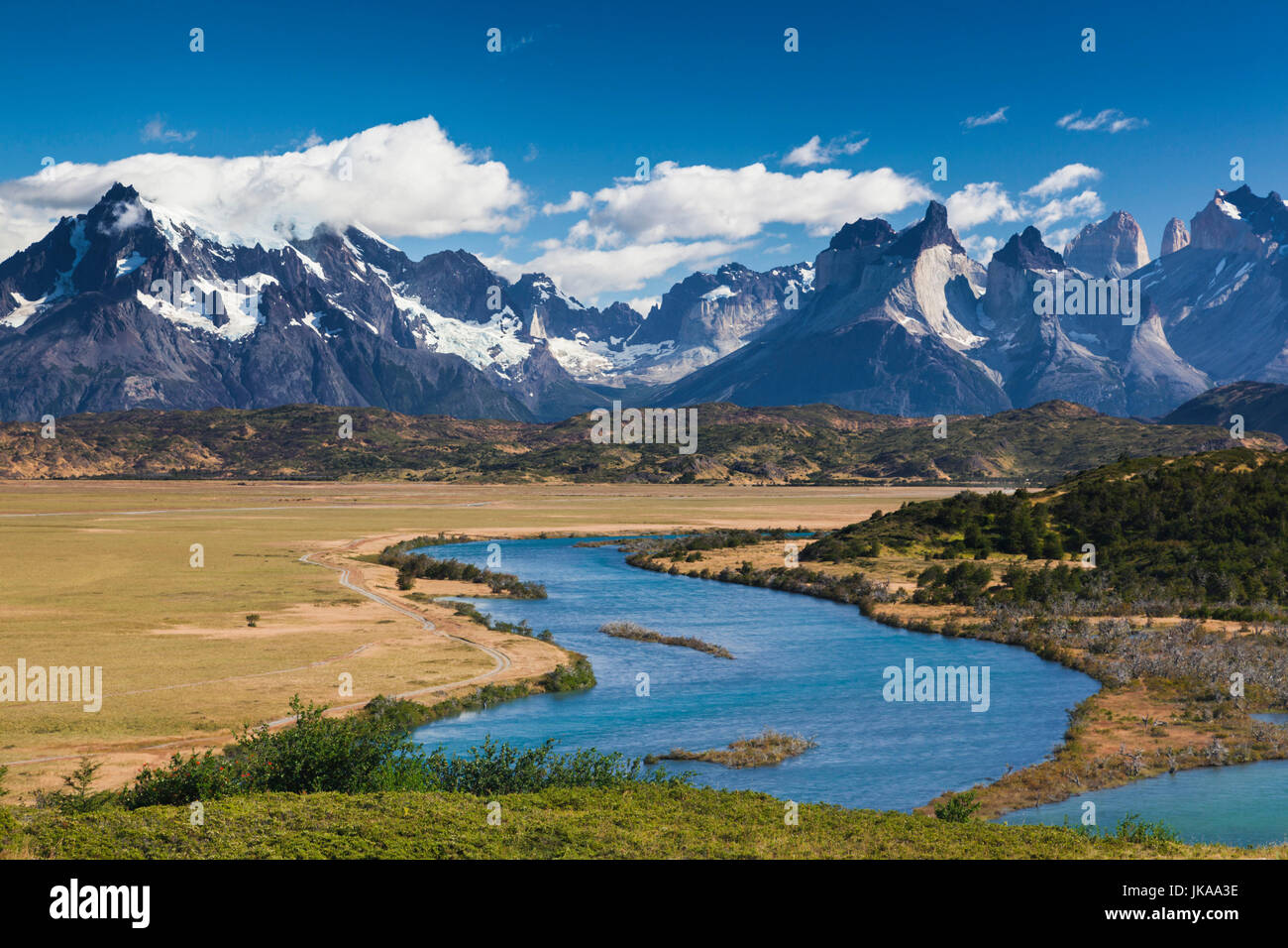 Il Cile, regione di Magallanes, Parco Nazionale Torres del Paine, Villa Serrano, elevati paesaggio, mattina Foto Stock