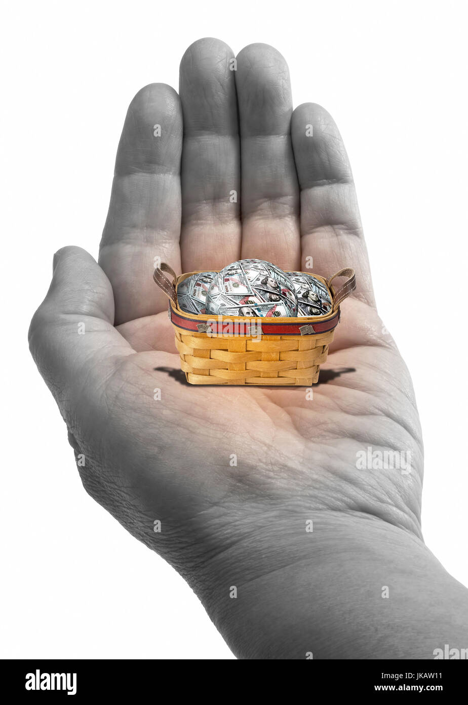 Piccolo cesto pieno di American cash. Foto Stock