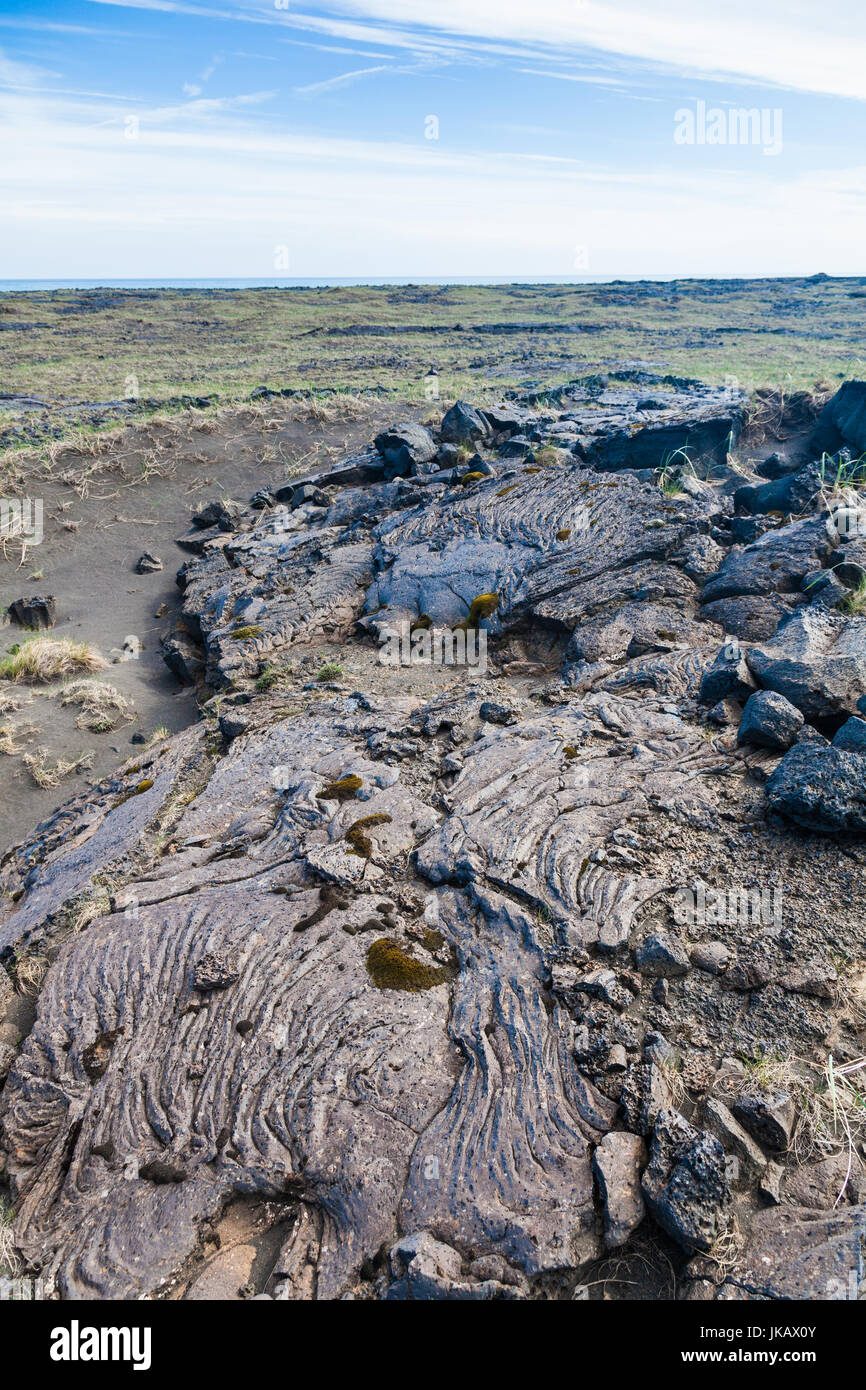 Lave solidificata del flusso sulla pianura costiera del sud dell'Islanda Foto Stock