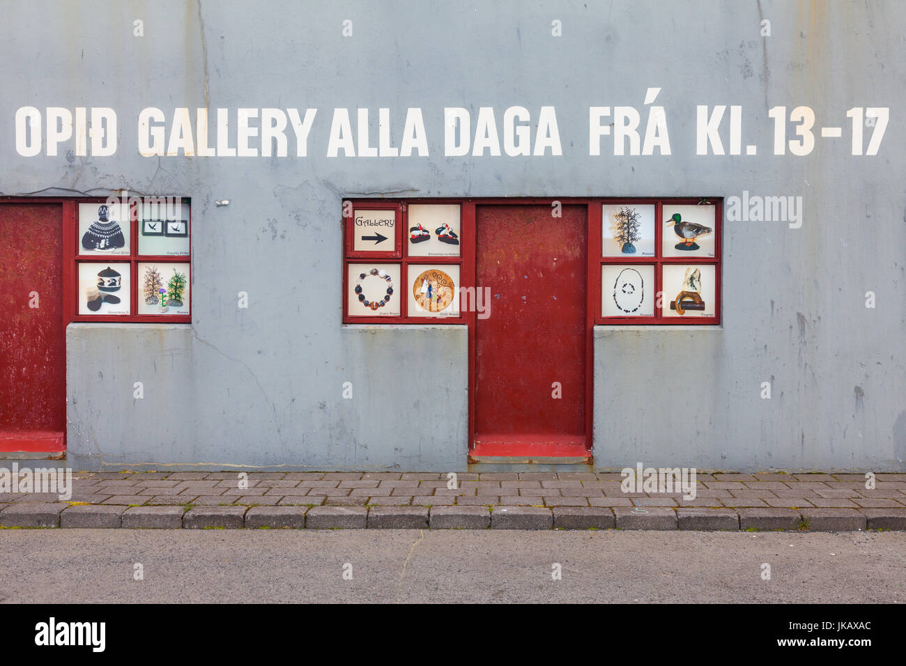 Esterno di una galleria nella città di Keflavik in Islanda Foto Stock