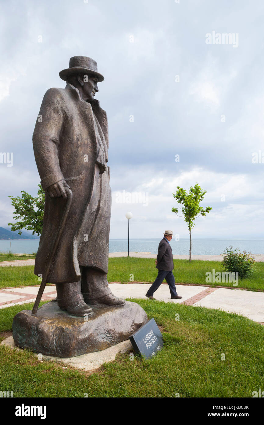 L'Albania, il lago di Ohrid-zona, Pogradec, statua di Lasgush Poradeci, albanese poeta e mistico Foto Stock