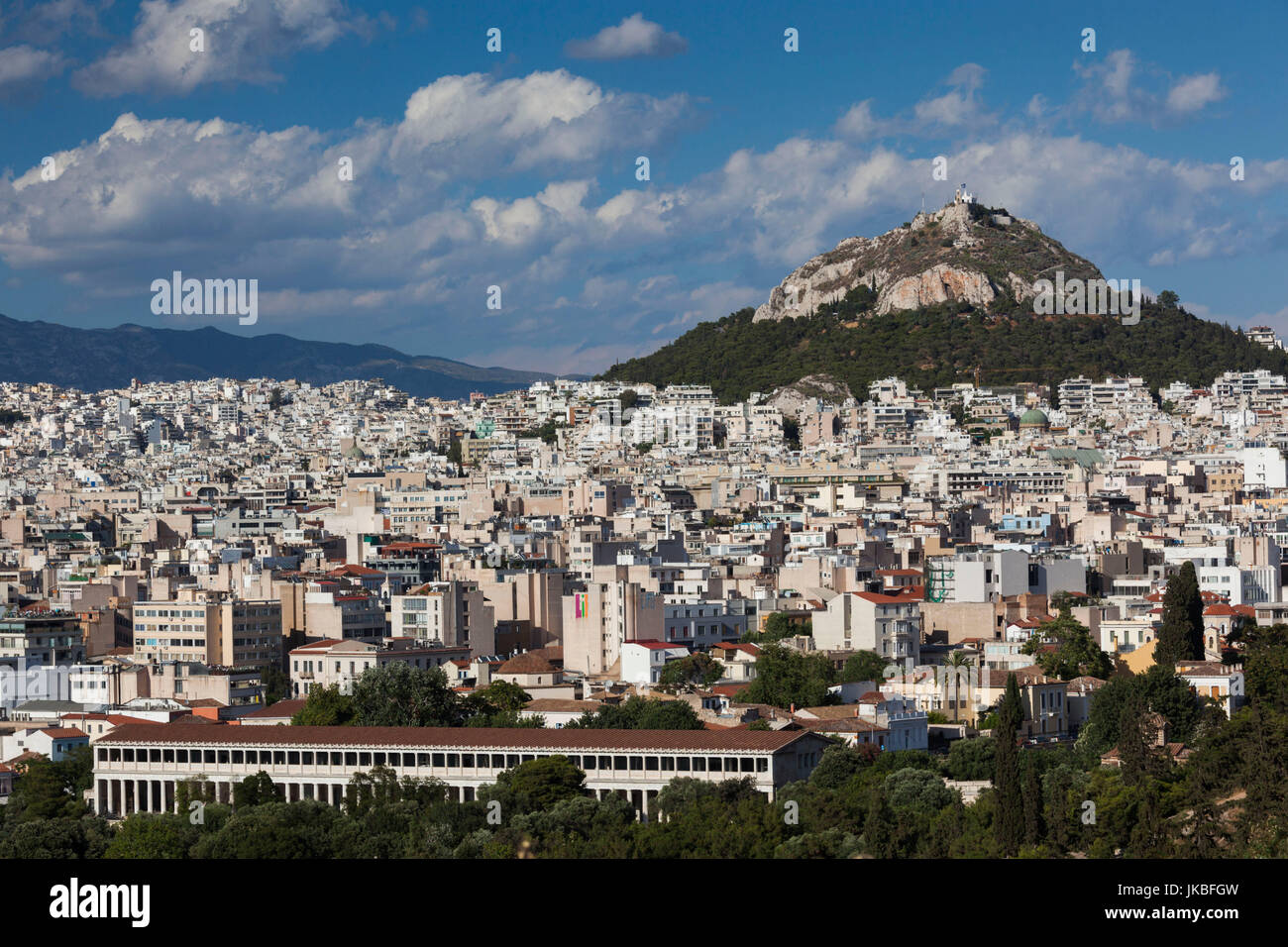 Grecia Grecia Centrale Regione, Atene, elevati vista città, Antica Agora, Stoa di Attalos, e colle Lycabbettus da Pnice Hill Foto Stock