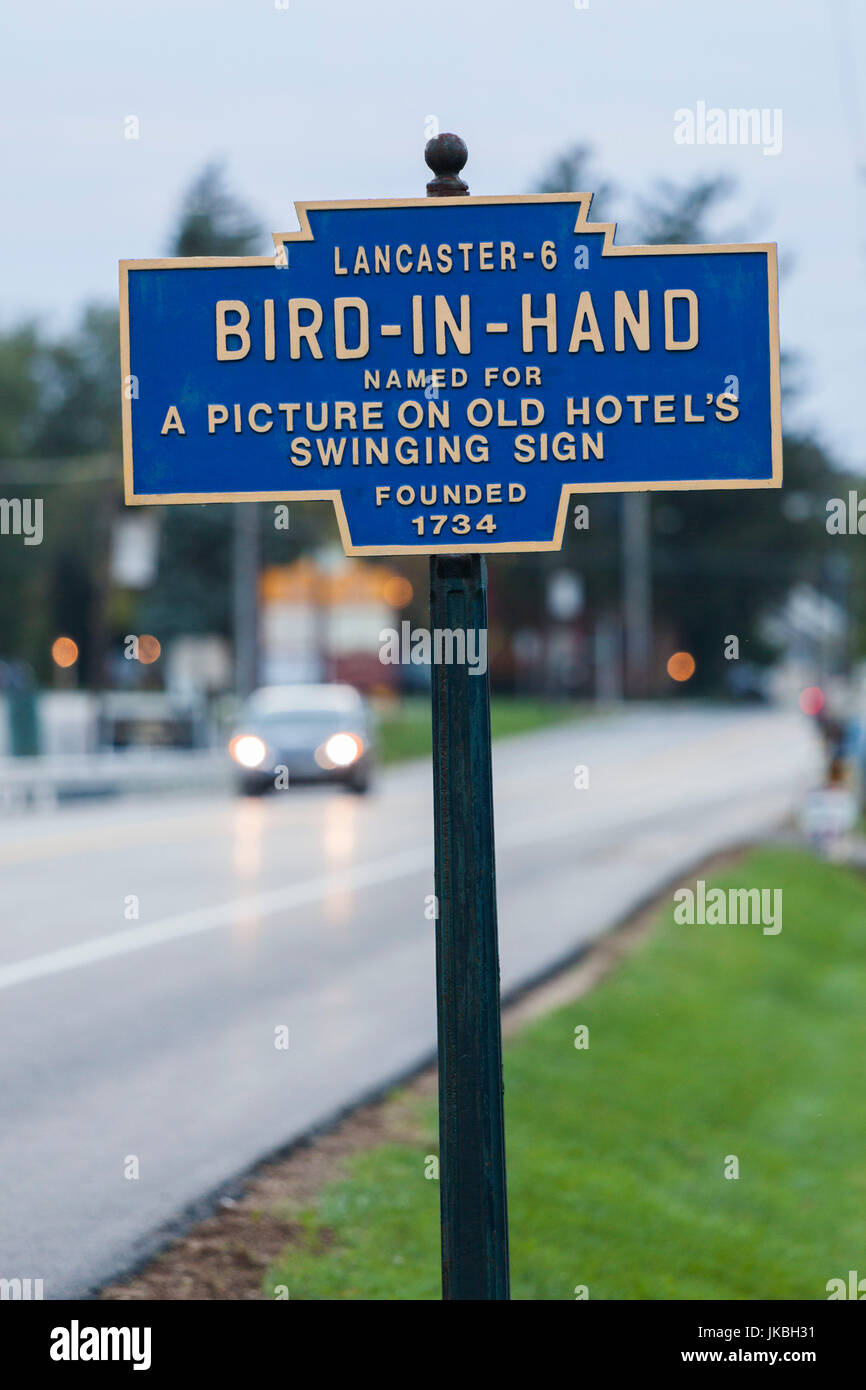 Stati Uniti d'America, Pennsylvania, Pennsylvania Dutch Country, uccello in mano, segno Foto Stock