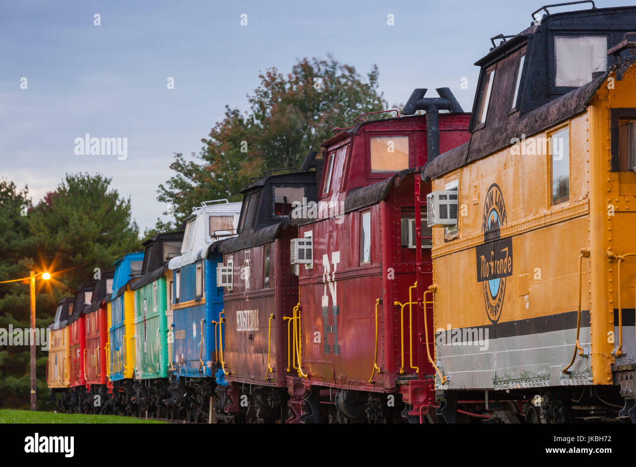 Stati Uniti d'America, Pennsylvania, Pennsylvania Dutch Country, Ronks, Rosso Caboose Motel, alberghi nel centro storico di caboose vagoni ferroviari Foto Stock