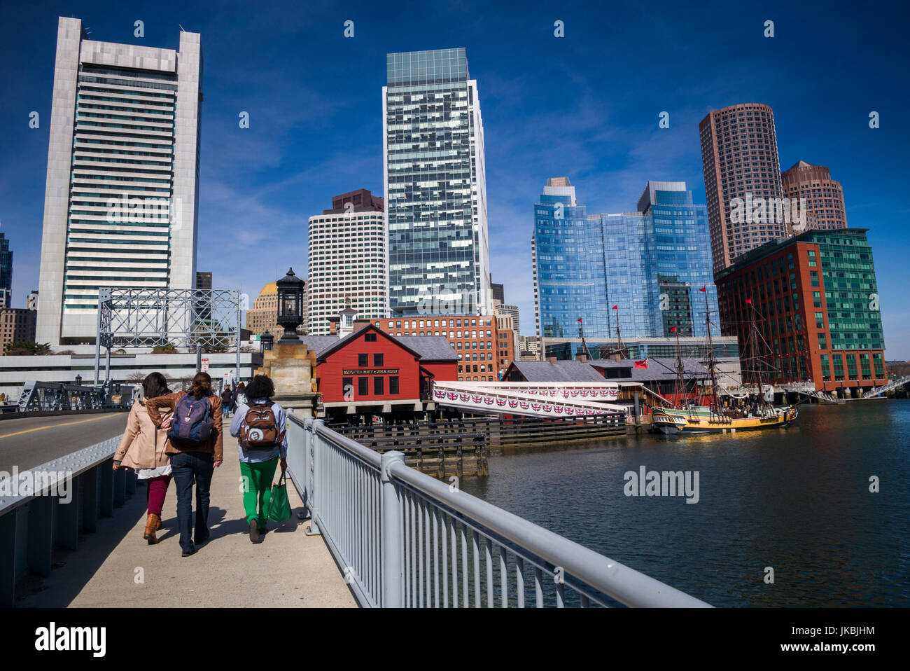 Stati Uniti d'America, Massachusetts, Boston, la Federal Reserve Bank, Intercontinental Hotel, e Boston Tea Party Museum, mattina Foto Stock