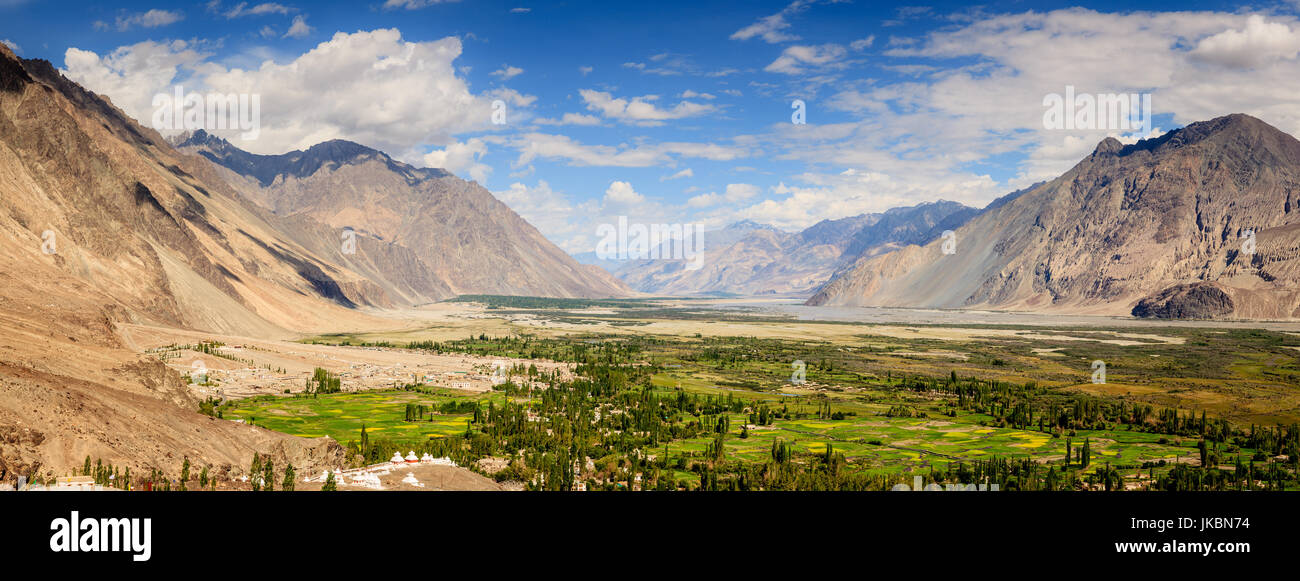 Panoramin vista di Nubra Vally in Ladakh regione del Kashmir, India Foto Stock
