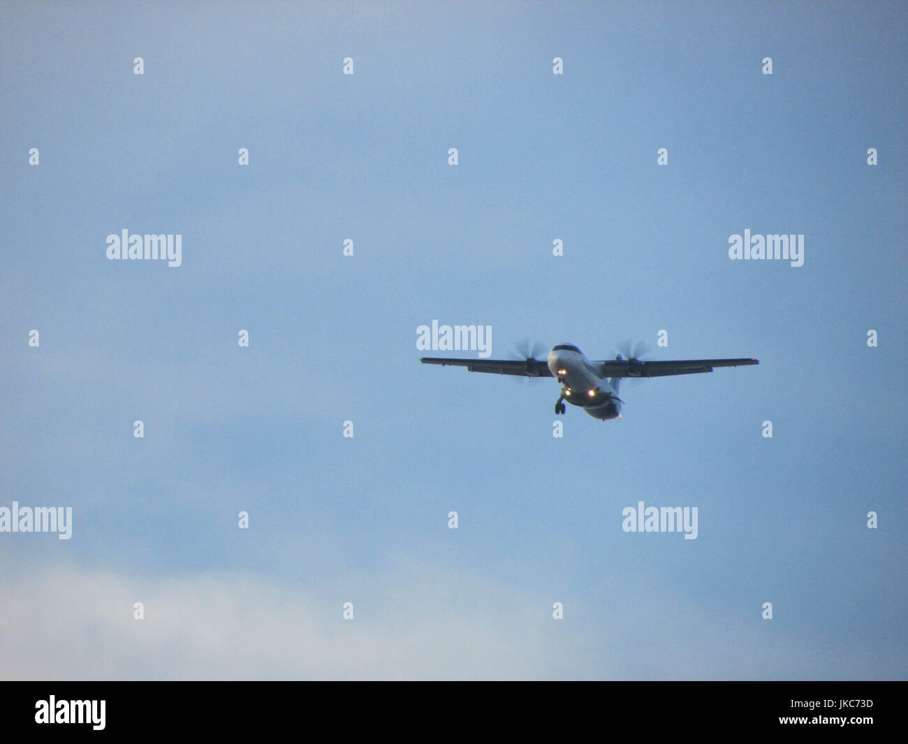 Aereo in fase di decollo del Borneo pista di aeroporto Foto Stock