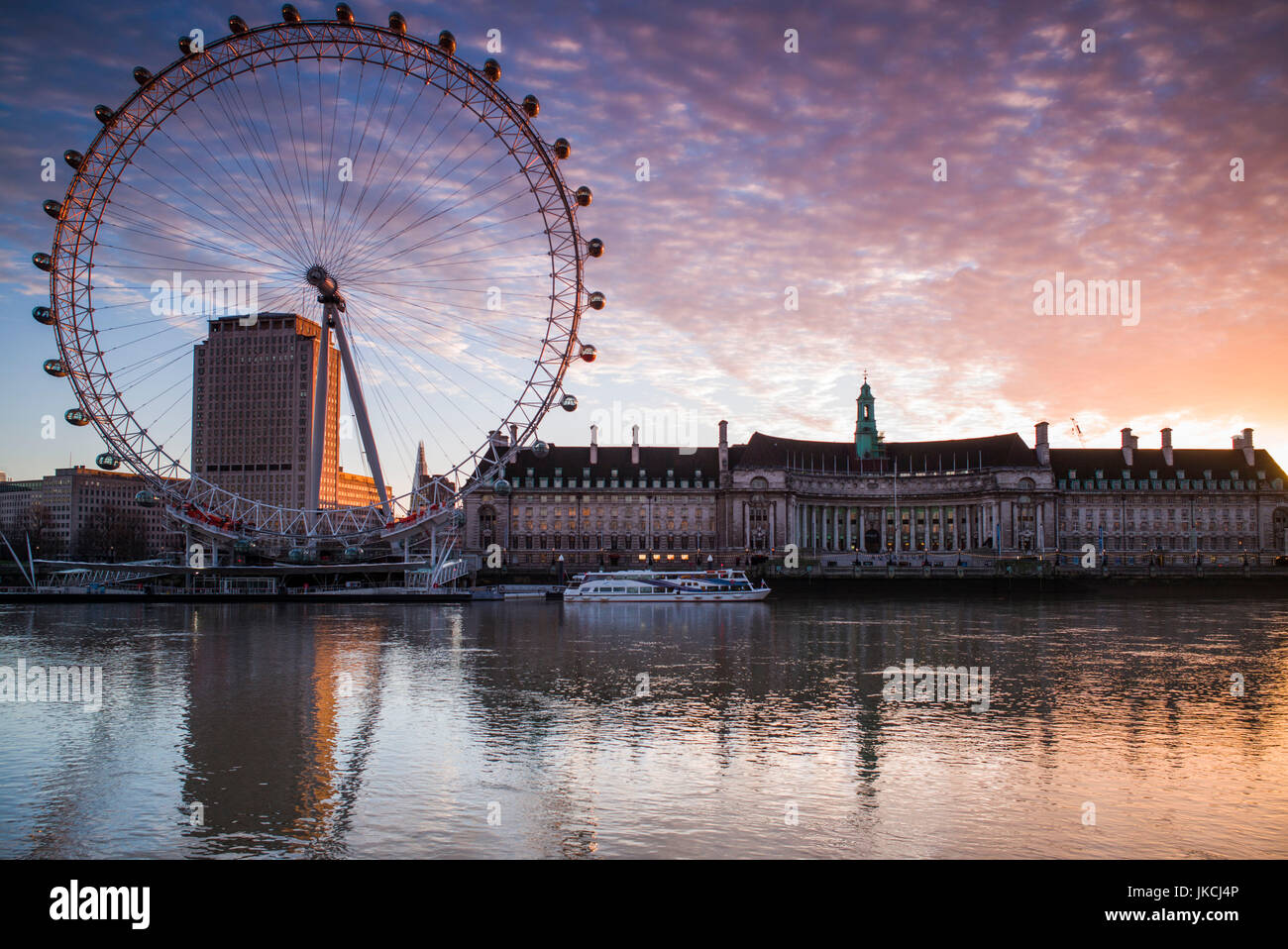 Inghilterra, Londra, Southbank, il London Eye, sunrise Foto Stock