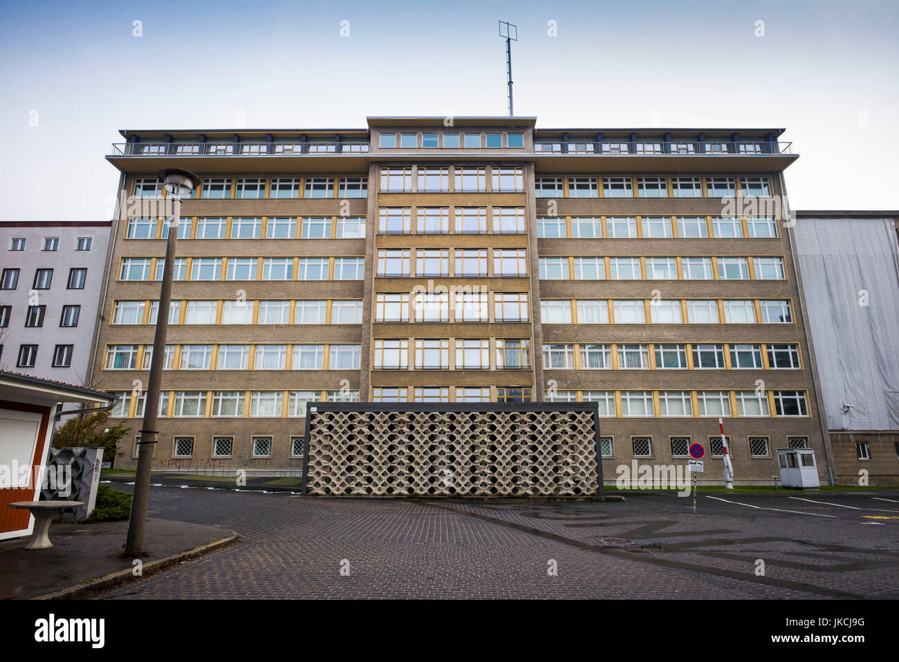 Germania, Berlino, Friendrichshain, Stasi Museum, DDR-era la polizia segreta museum in segreto ex sede della polizia, esterna Foto Stock