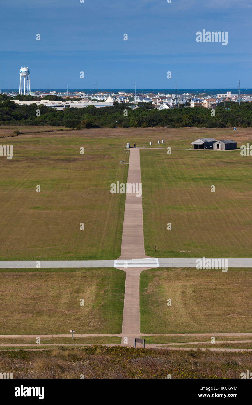 Stati Uniti d'America, North Carolina, Kill Devil Hills, Wright Brothers National Memorial, elevati vista sito dai fratelli Wright monumento Foto Stock