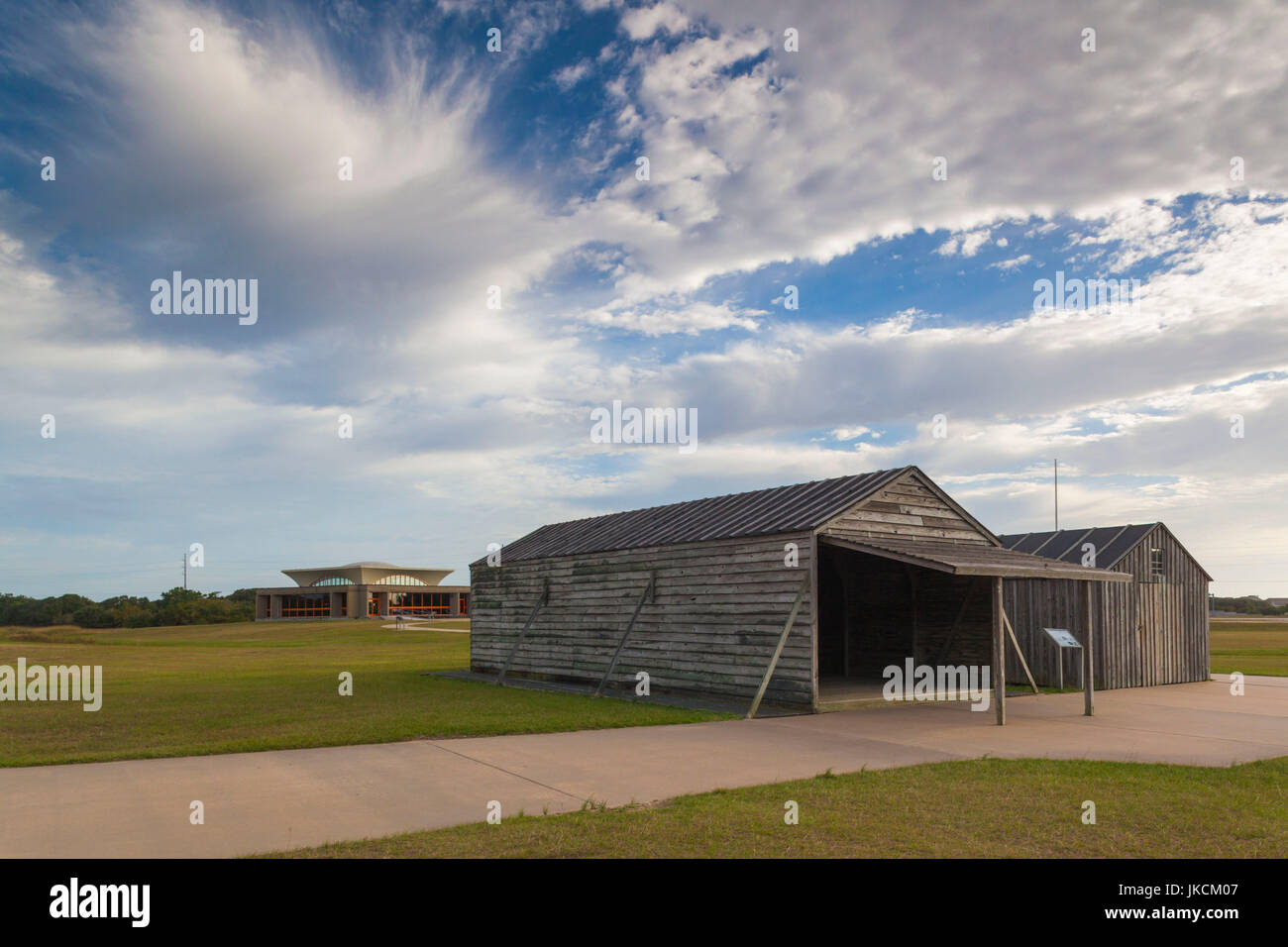 Stati Uniti d'America, North Carolina, Kill Devil Hills, Wright Brothers National Memorial, ricostruito 1903 hangar aereo Foto Stock