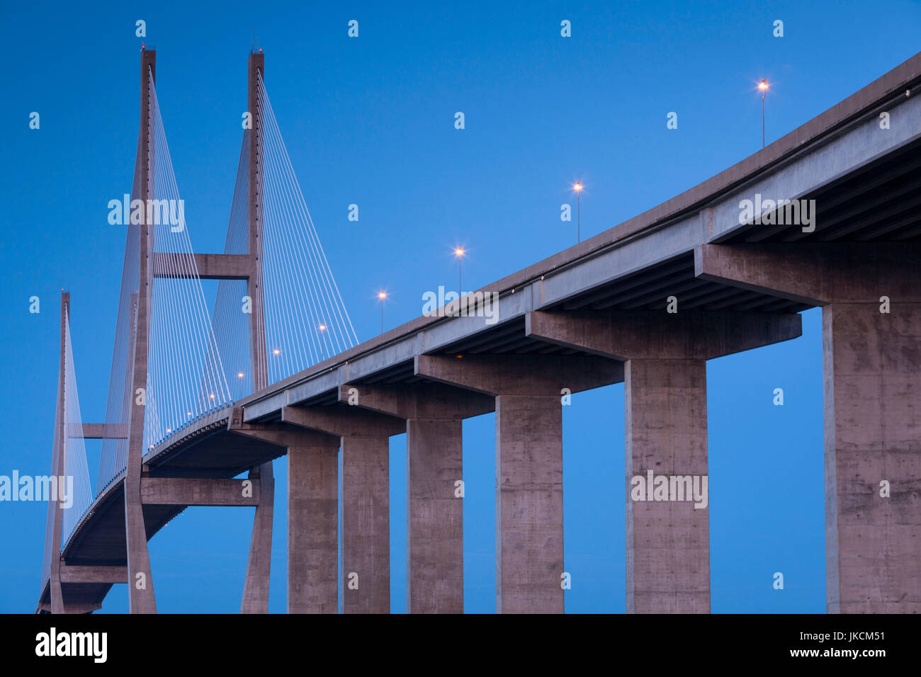 Stati Uniti d'America, Georgia, Brunswick, Sidney Lanier Bridge, attraverso il Fiume Brunswick, crepuscolo Foto Stock