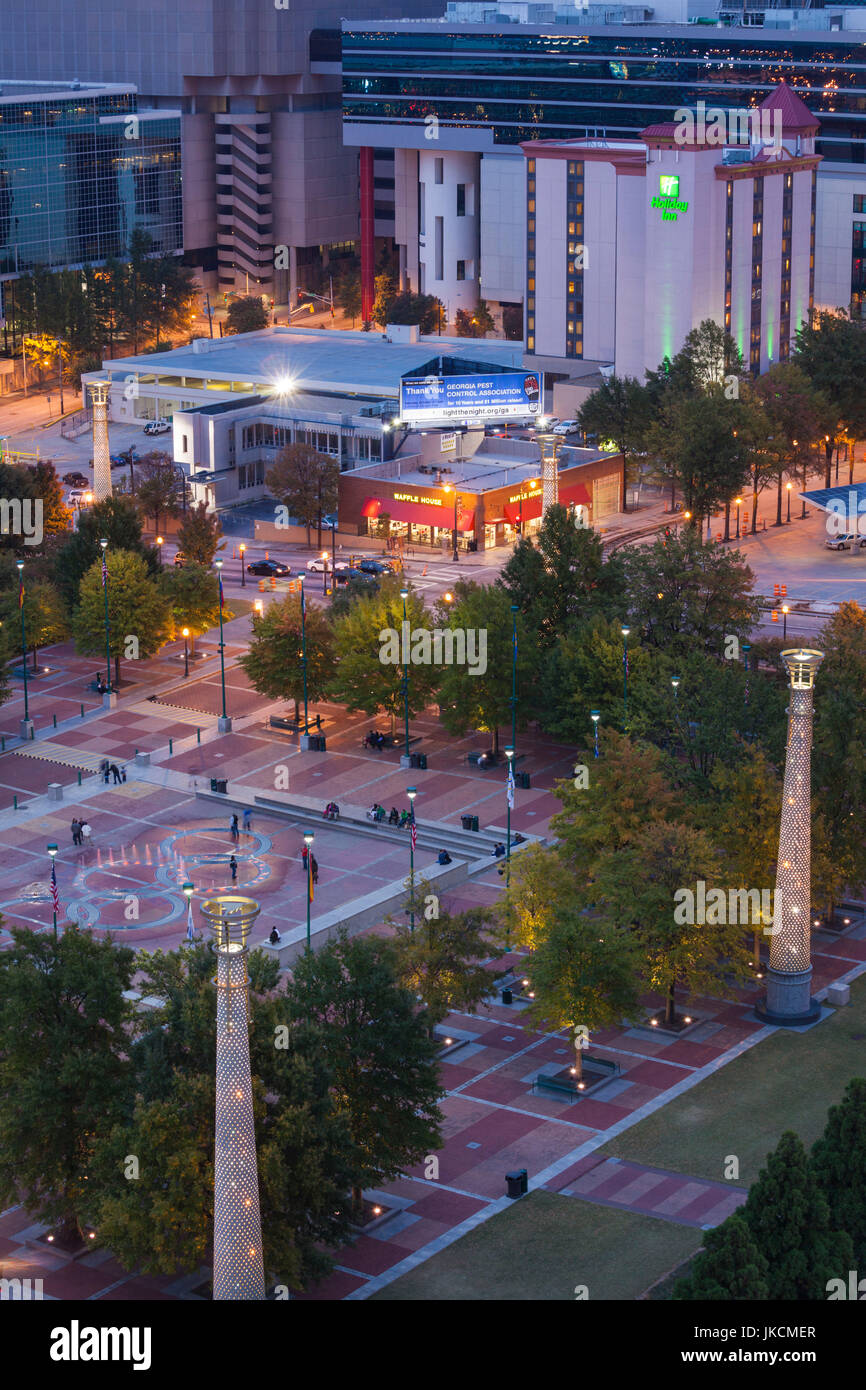 Stati Uniti d'America, Georgia, Atlanta, Centenial Olympic Park, elevati vista città, crepuscolo Foto Stock