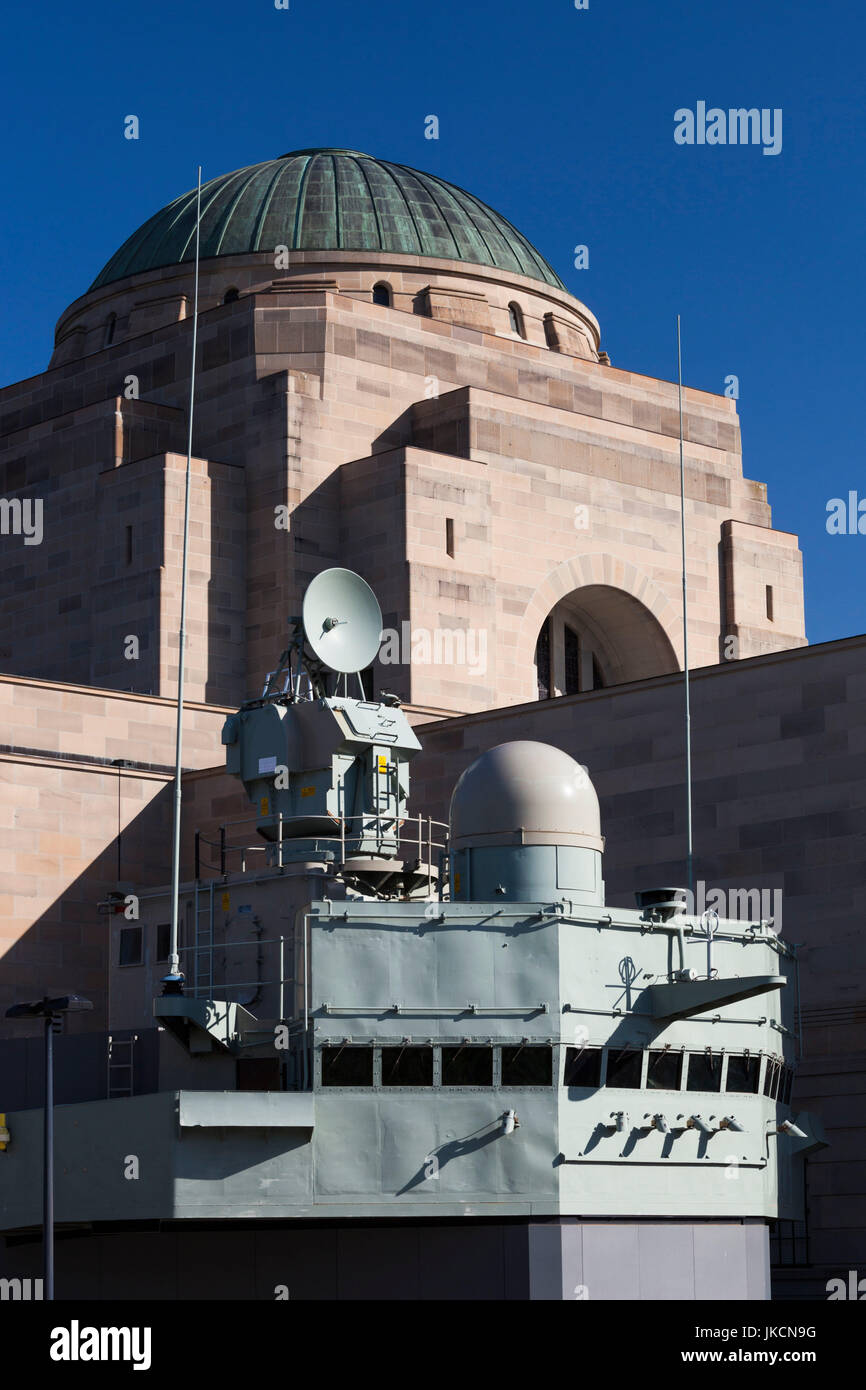 Australia, Territorio della Capitale Australiana, ACT, Canberra, Australian War Memorial, con parte della nave da guerra navale Foto Stock