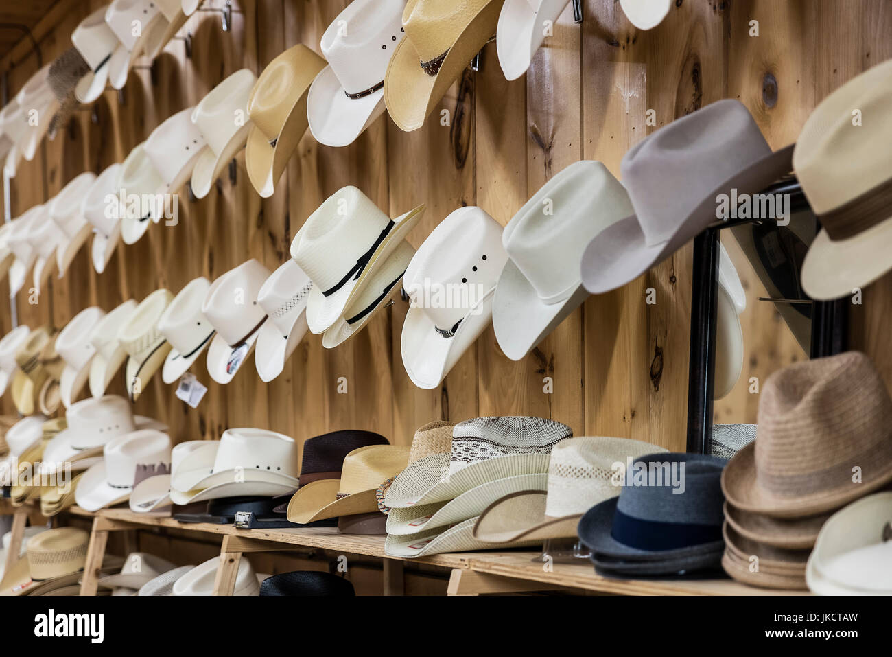 Memorizzare il cappello da cowboy display. Foto Stock