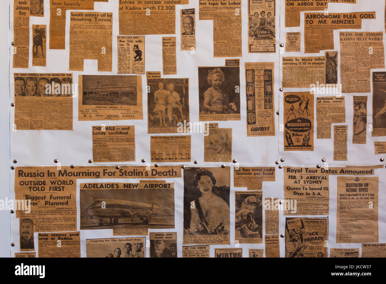 In Australia, in Sud Australia, Yorke Peninsula, Kadina, Capannone Farm Museum, una scuola di camera, antichi ritagli di giornale Foto Stock