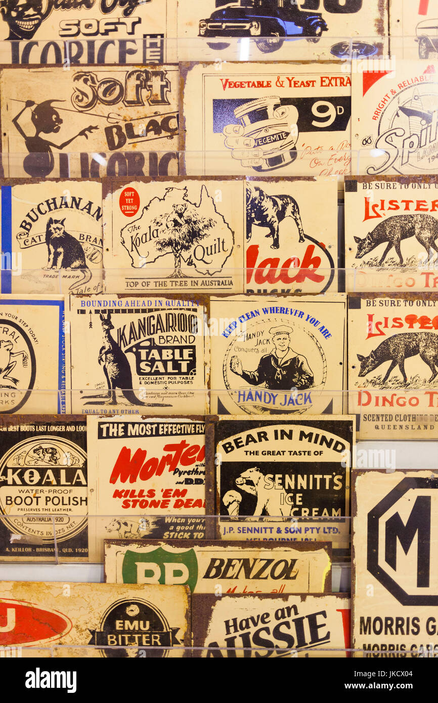 Australia, Victoria, VIC, Castlemaine, Restauratori Granaio, antichi segni di pubblicità Foto Stock