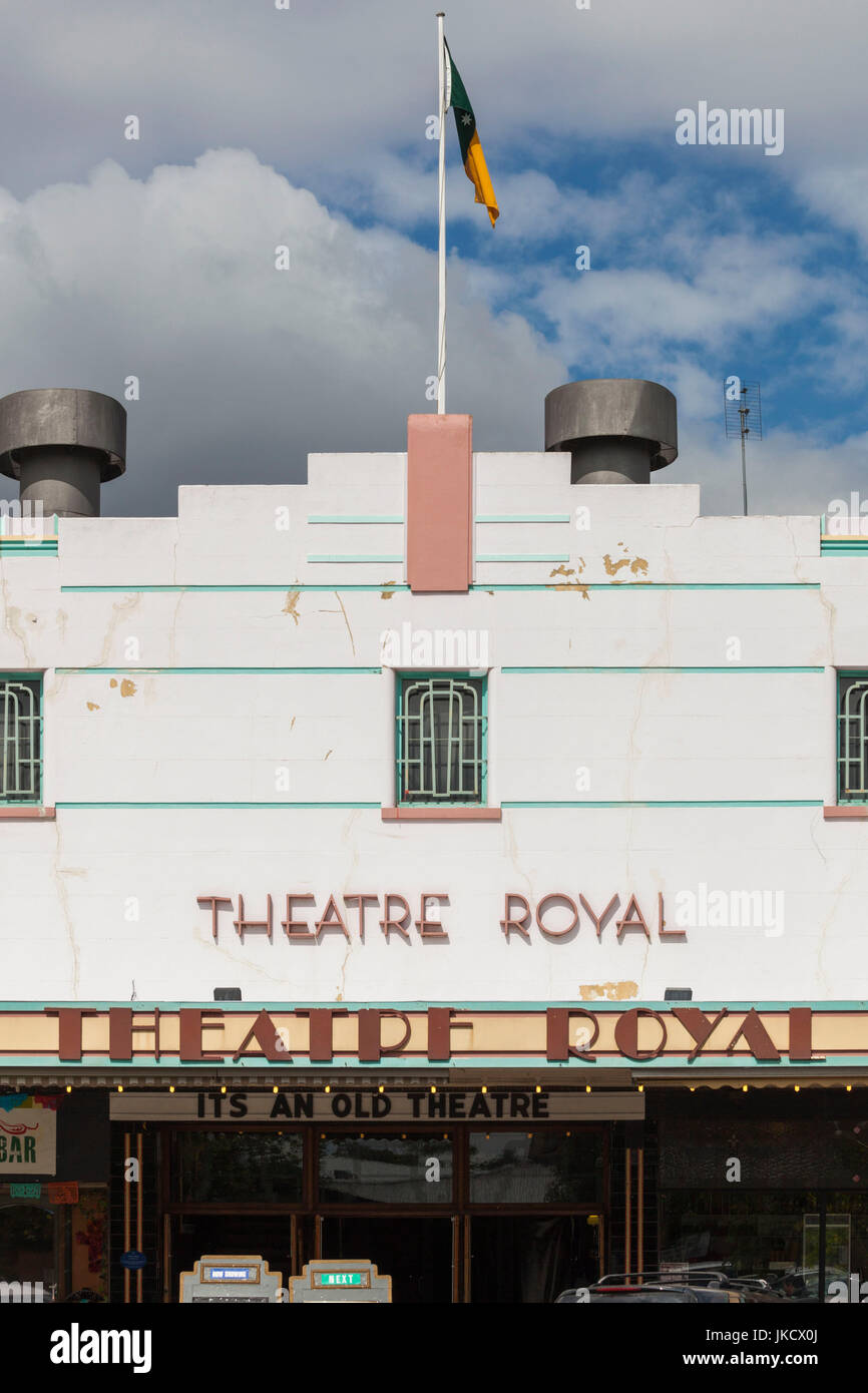 Australia, Victoria, VIC, Castlemaine, Restauratori Granaio, vista città con il Teatro Regio Foto Stock