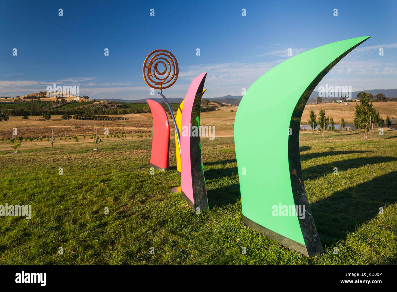 Australia, Victoria, VIC, La Valle di Yarra, Yarra Glen, sculture all'aperto al di fuori della Yarra Glen Chocolaterie Foto Stock