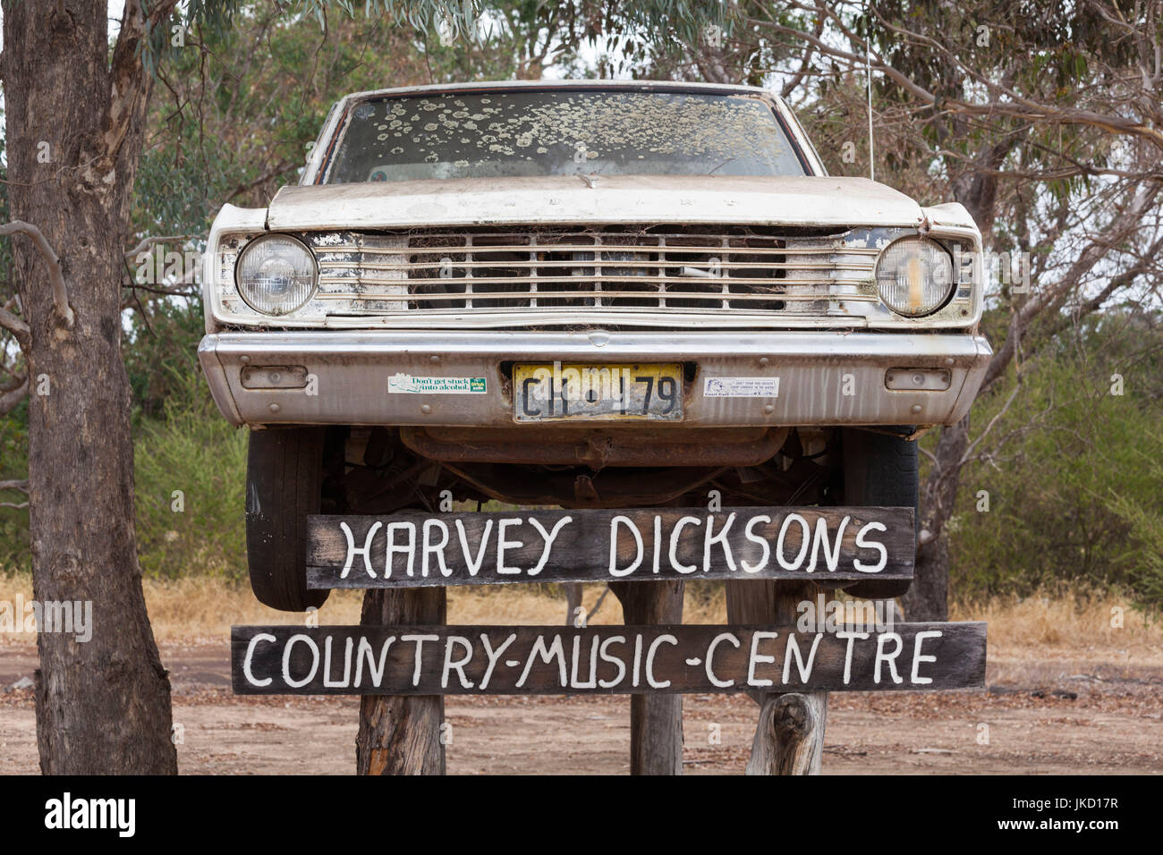 Australia, Western Australia, Sud-ovest, Boyup Brook, Harvey Dickson's Country Music Center, segno di auto Foto Stock
