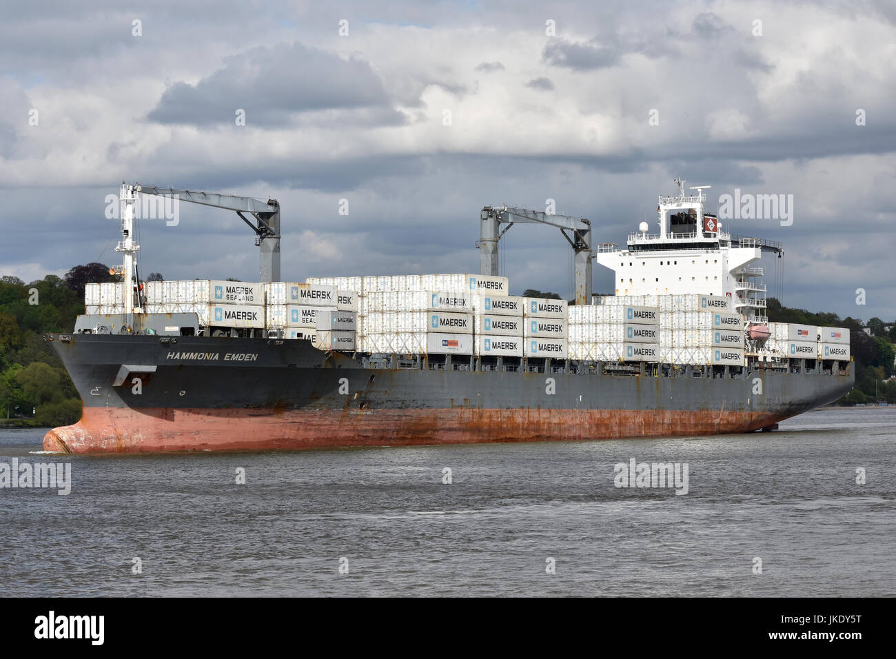 Hammonia Emden lasciando Amburgo trasporta un carico di vuoto centinati Foto Stock