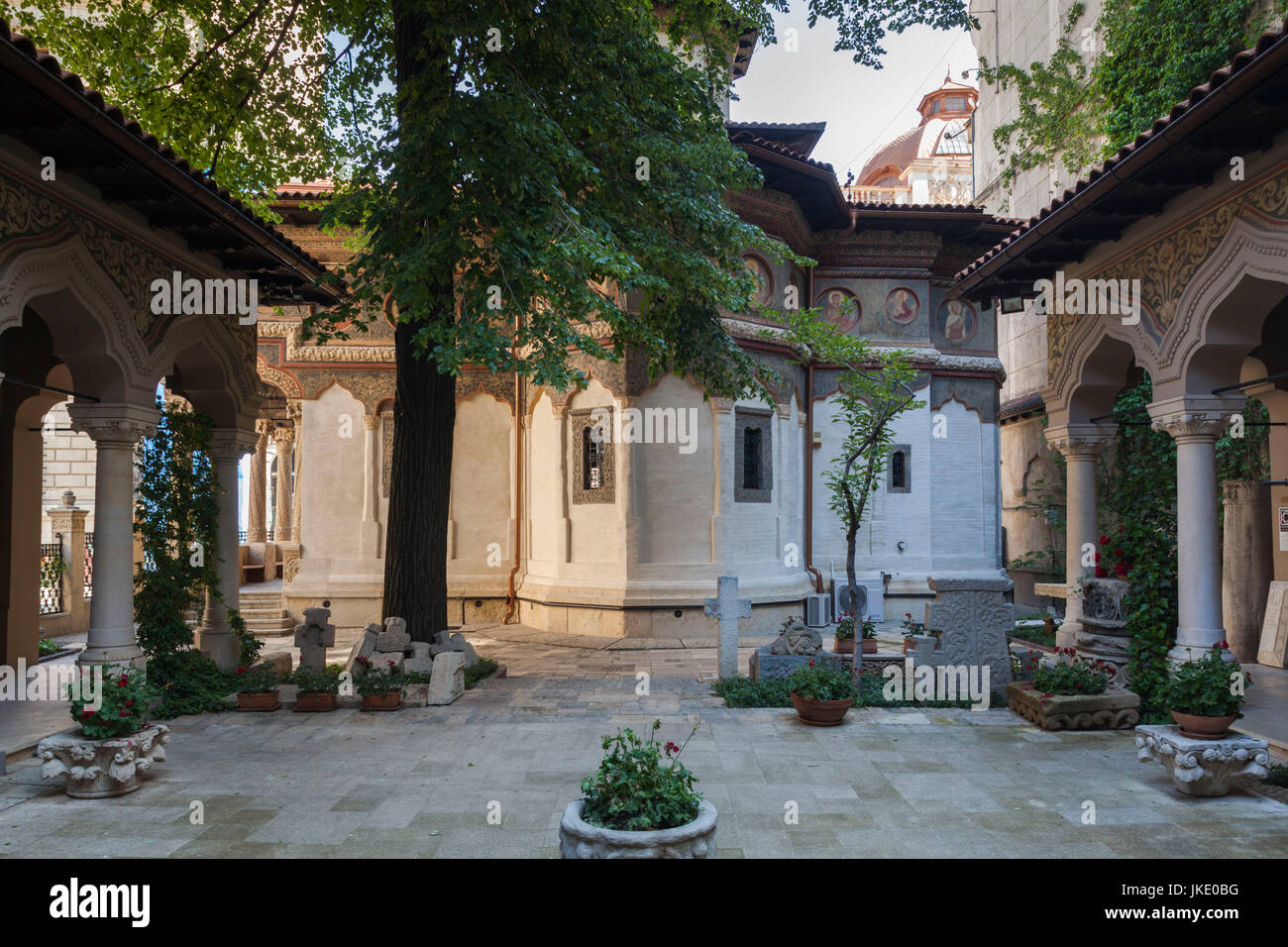 La Romania, Bucarest, Lipscani Città Vecchia, Stavropoleos chiesa, costruita nel 1724, esterna Foto Stock