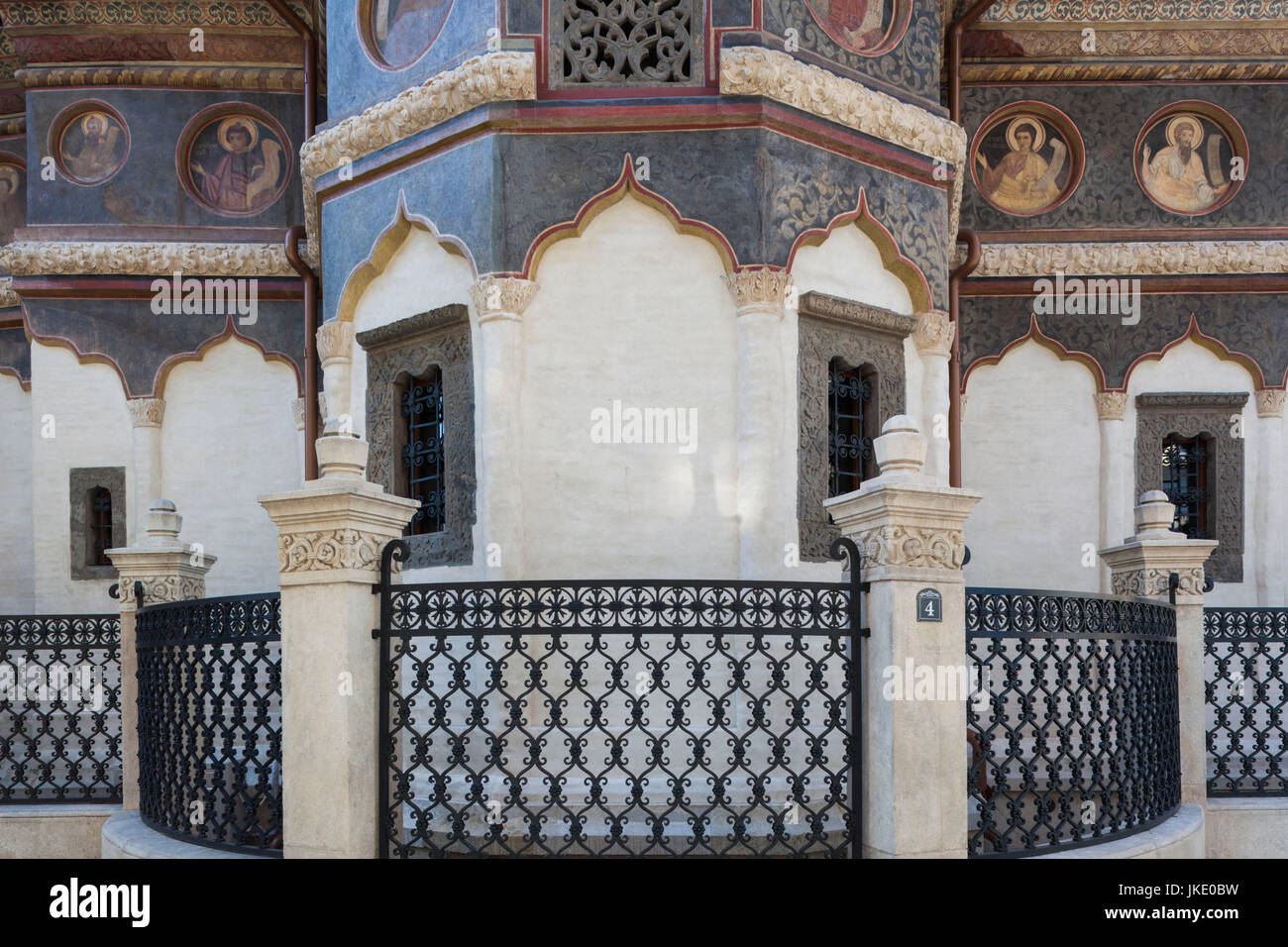 La Romania, Bucarest, Lipscani Città Vecchia, Stavropoleos chiesa, costruita nel 1724, esterna Foto Stock