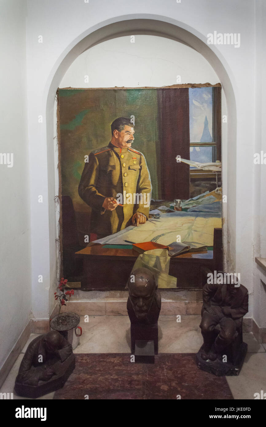 La Romania, Bucarest, Museo del contadino rumeno, comunista-ser display, pittura del leader sovietico Joseph Stalin Foto Stock