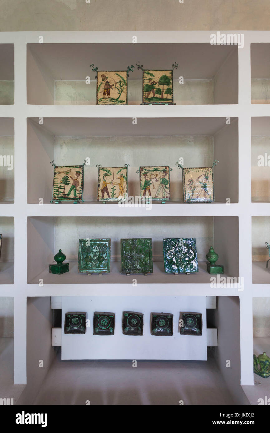 La Romania, Bucarest, Museo del contadino rumeno, piastrelle Foto Stock