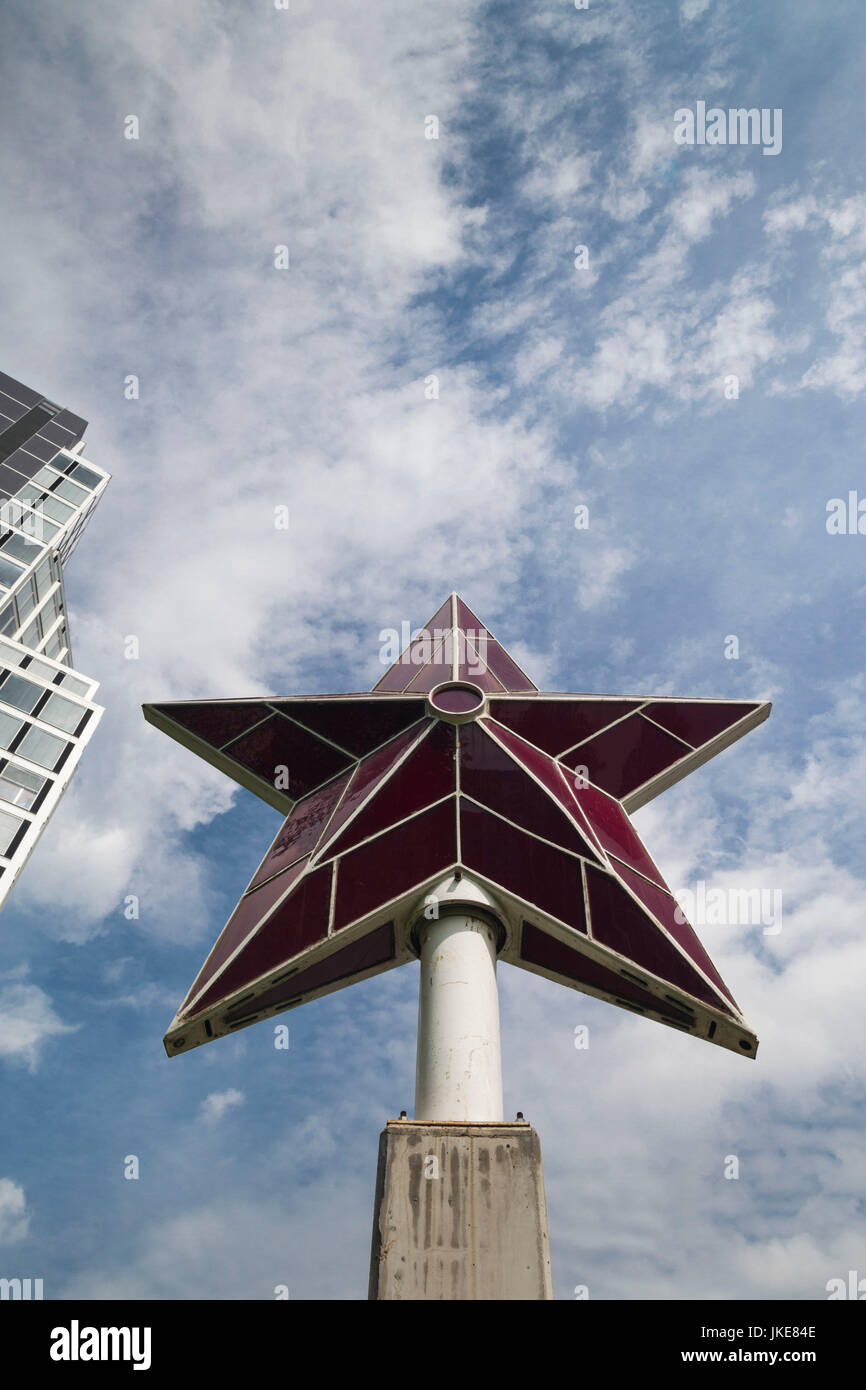 La Bulgaria, Sofia, parco delle sculture di arte socialista, gigante stella rossa precedentemente in cima al partito comunista bulgaro edificio Foto Stock