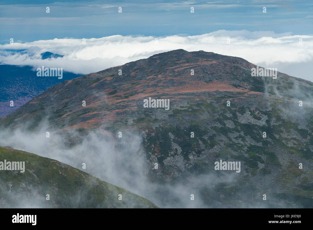 Stati Uniti d'America, New Hampshire, White Mountains, le istituzioni di Bretton Woods, Mount Washington, nebbia e caduta Foto Stock