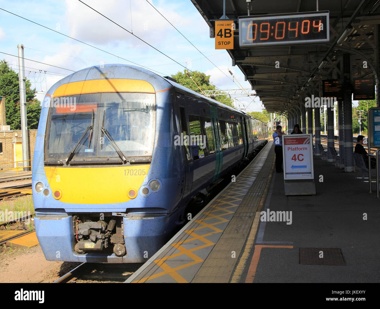 Maggiore Anglia treno in corrispondenza della piattaforma Ipswich stazione ferroviaria, Suffolk, Inghilterra, Regno Unito Foto Stock