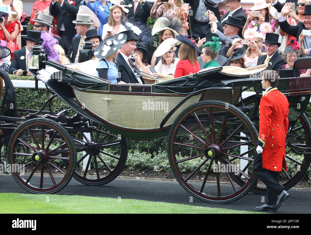 Royals arrivano al Royal Ascot 2017 tenutasi a Ascot Racecourse - onorevoli giorno dotata di: la principessa Beatrice di York, Principessa Eugenie di York, Anne, Princess Royal, vice ammiraglio sir Tim Laurence dove: Ascot, Regno Unito quando: 22 giu 2017 Credit: David Sims/WENN.com Foto Stock