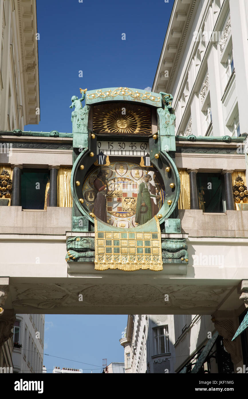 Anker clock (Ankeruhr, 1911) in Hoher Markt - famoso orologio Astronomico di Vienna in Austria. Anker orologio costruito da Franz von Matsch e rappresenta un tip. Foto Stock