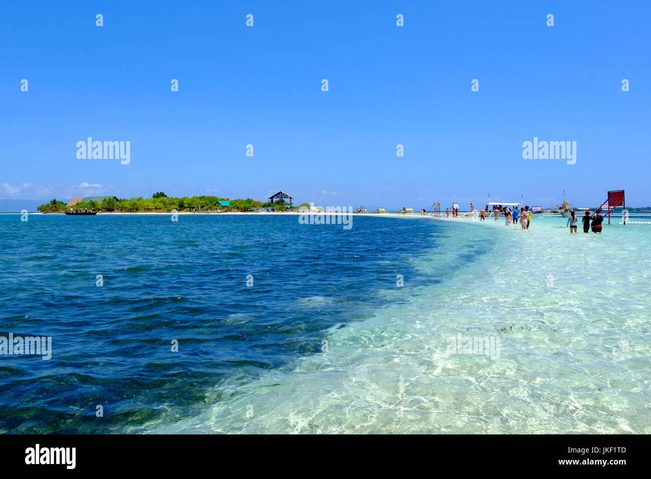 Acqua poco profonda in Vergine isola di Bohol Foto Stock