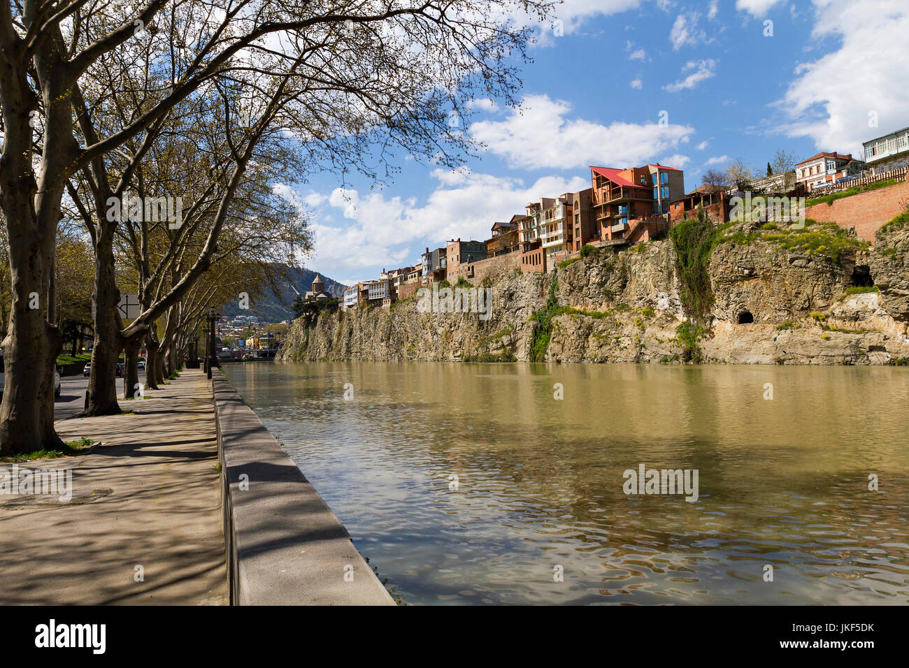 Fiume Mtkvari noto anche come fiume Kura a Tbilisi, Georgia. Foto Stock