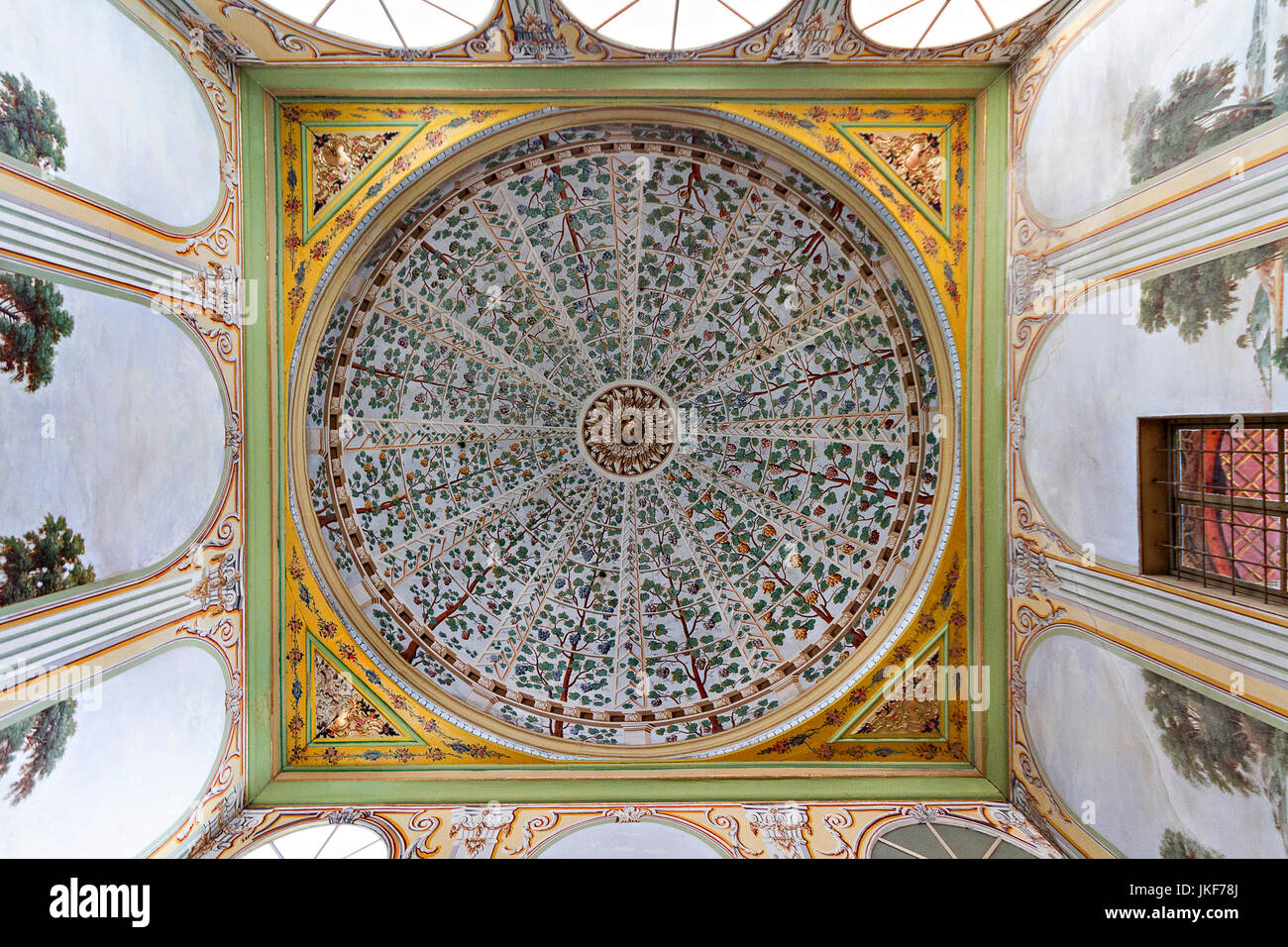 Decorazione del soffitto nella sezione Harem del Palazzo Topkapi, Istanbul, Turchia. Foto Stock