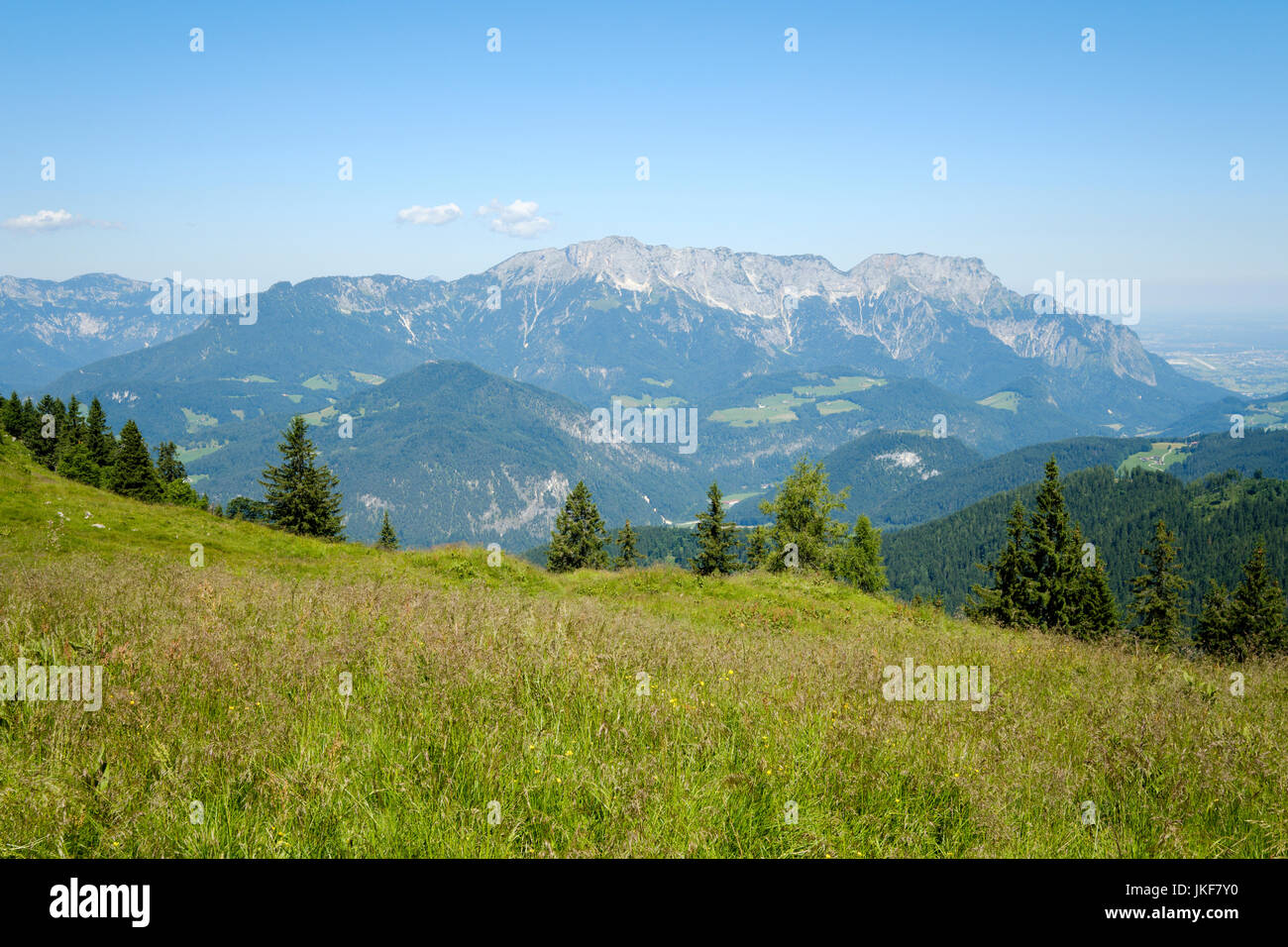 Vista dalla Rossfeld Panoramastrasse oltre Obersalzburg, Berchtesgaden, Alta Baviera, Baviera, Germania, Europa Foto Stock