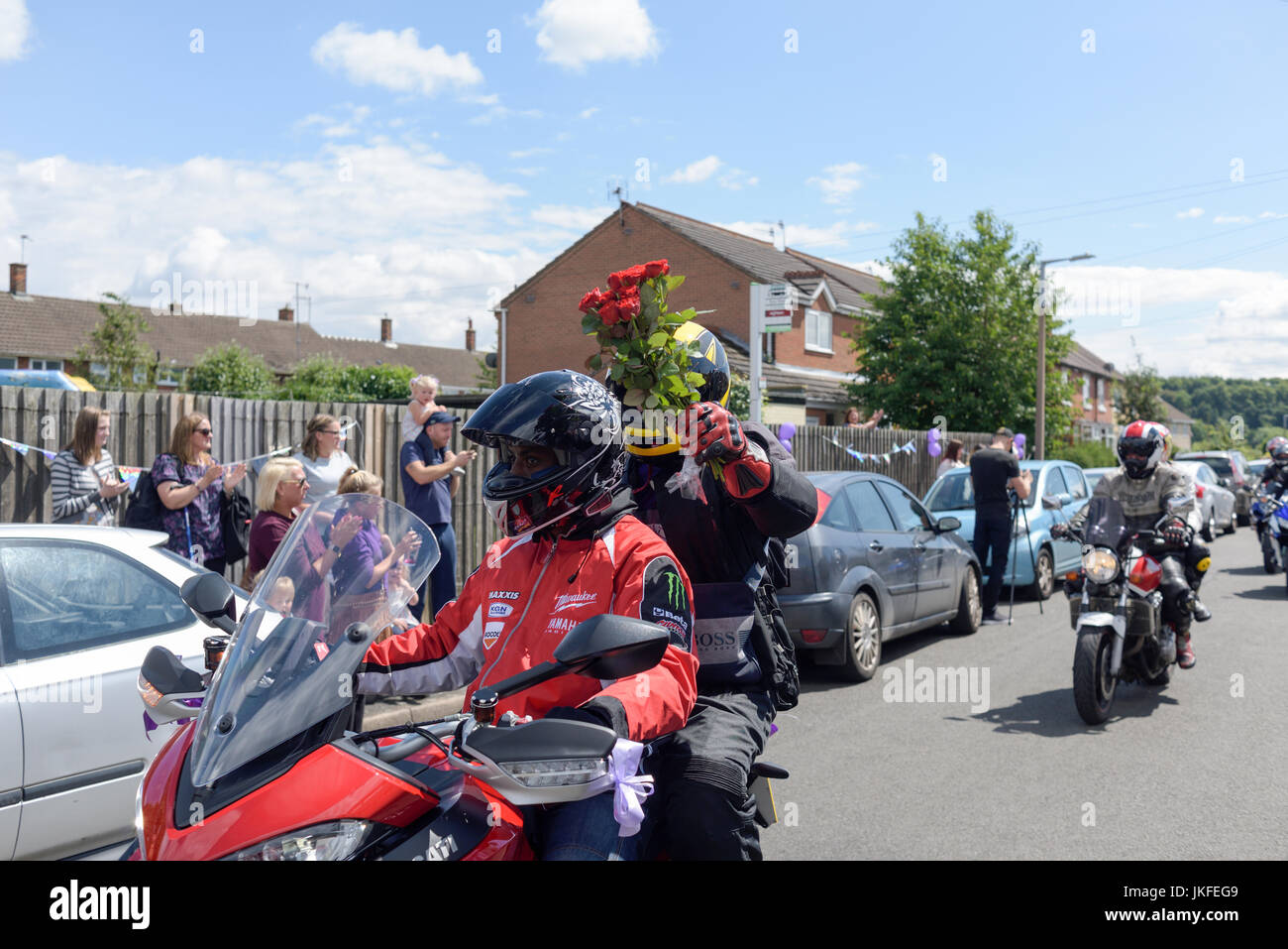 Beeston, Nottinghamshire, Regno Unito. Il 23 luglio 2017. Nottinghamshire bikers' group, Nottz Bikerz terrà una carità motociclo eseguire per Owen Jenkins.Owen annegato nel fiume Trent cercando di salvare una giovane ragazza che era in difficoltà nell'acqua.Migliaia di motociclista girare a lungo con i membri del pubblico e Owens familiari. Credito: Ian Francesco/Alamy Live News Foto Stock