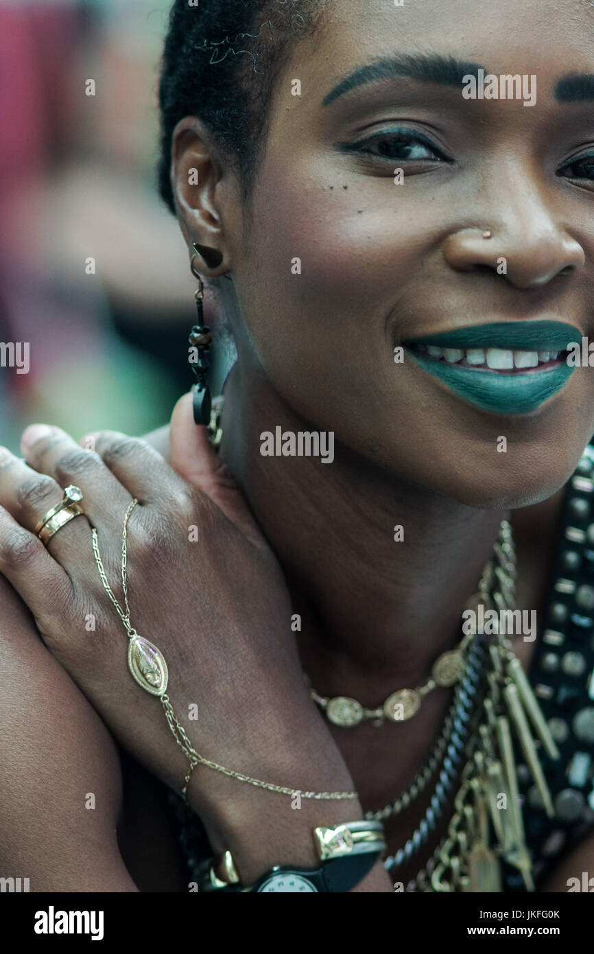 Londra, Regno Unito. 23 Luglio, 2017. Londra puro giorno 1, Olympia. Londra puro presenta i disegni e i vestiti per la Primavera Estate 2018 a west London premier venue, Olympia. © Peter Hogan/Alamy Live News Foto Stock