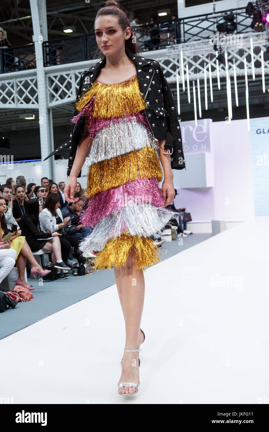 Londra, Regno Unito. 23 Luglio, 2017. Londra puro giorno 1, Olympia. Londra puro presenta i disegni e i vestiti per la Primavera Estate 2018 a west London premier venue, Olympia. © Peter Hogan/Alamy Live News Foto Stock