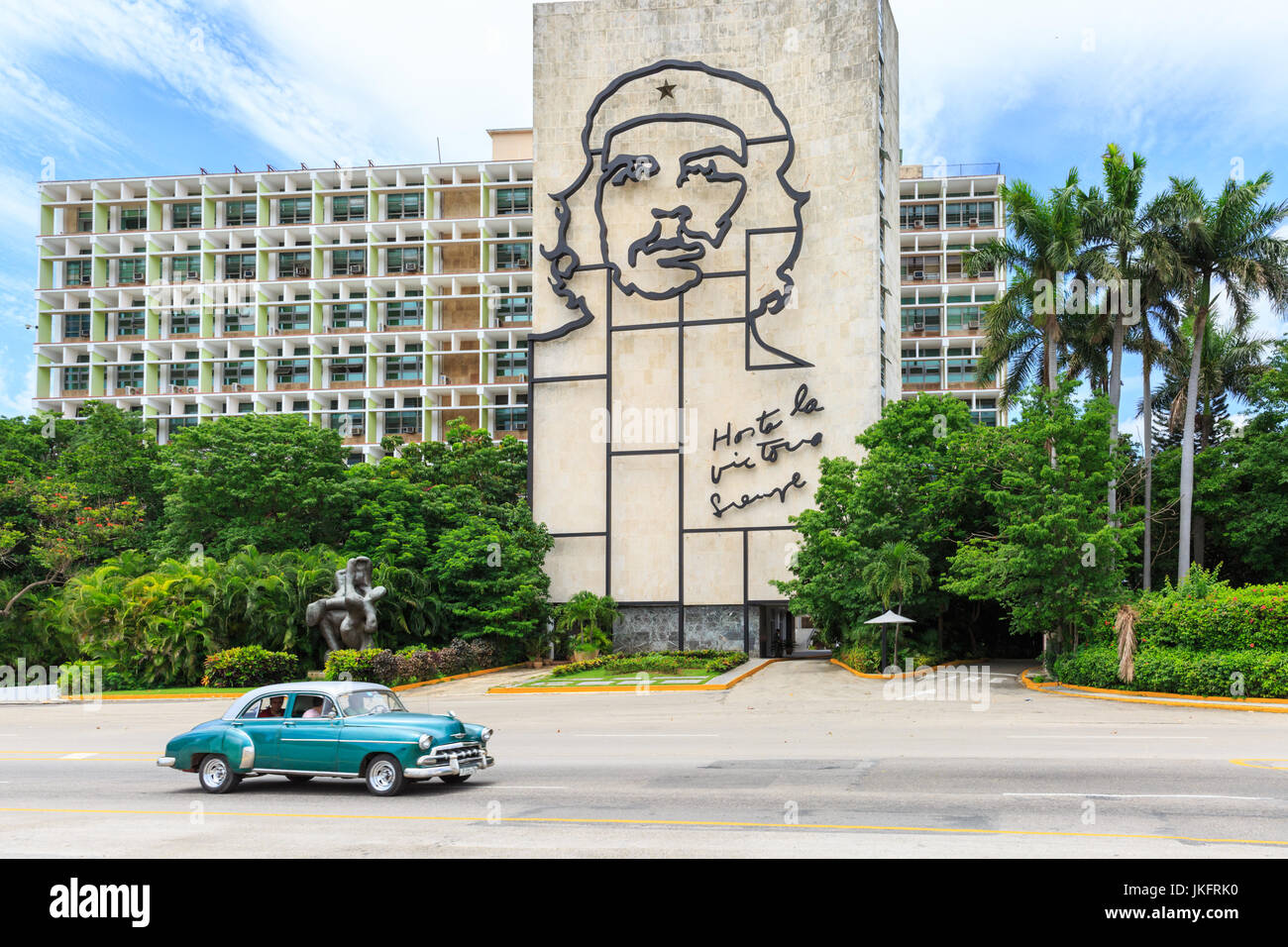 Ministero cubano degli interni con memorial immagine 'Hasta la Victoria Siempre' di Che Guevara, Plaza de la Revolucion, Havana, Cuba Foto Stock